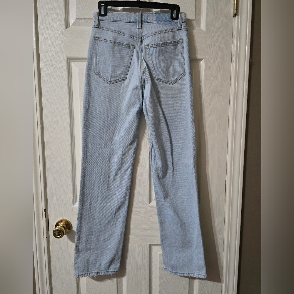 Abercrombie & Fitch Ultra High Rise 90s Straight Jeans, Light Destructed Wash. - Picture 6 of 12